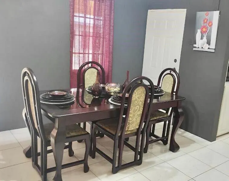 Arima Home - Cozy East - 3 Bedroom